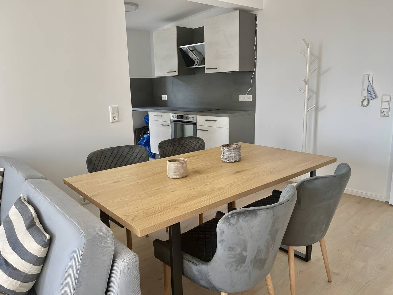 Apartamento entero, Apartamento 'Panoramablick' con vistas al mar, Wi-Fi y balcón con sol de tarde in Altefähr, Alrededores de Stralsund