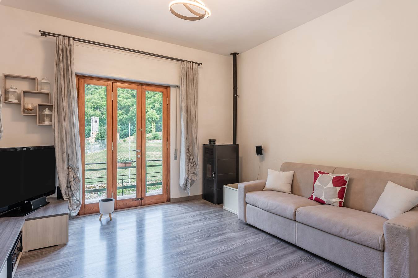 Holiday Home 'Neva' with Private Pool, Private Terrace and Wi-Fi in Pescaglia, Italian Riviera