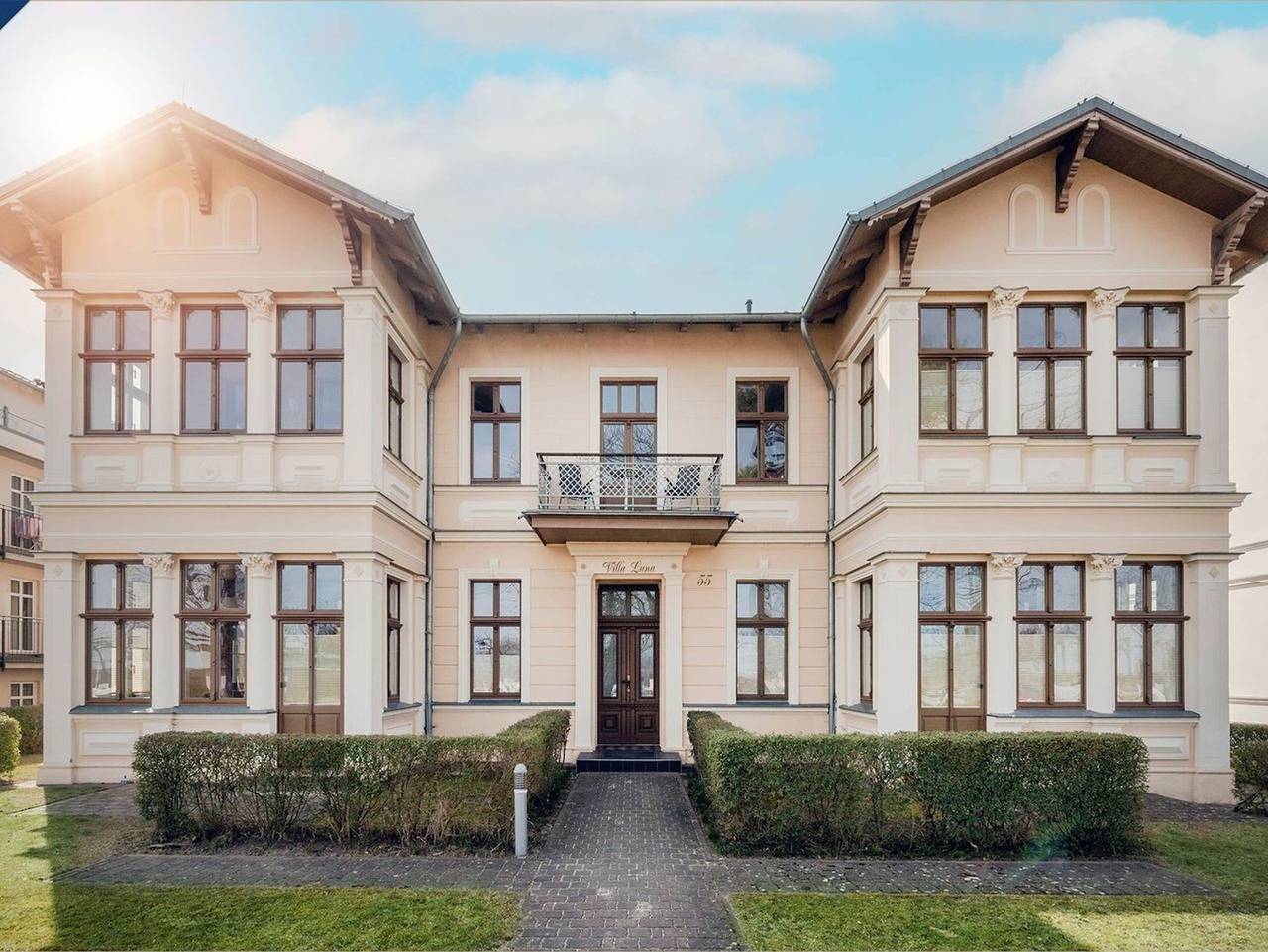 Ganze Ferienwohnung, Villa Luna - Stilvolle Ferienwohnung in Ahlbeck direkt am Strand mit Terrasse in Drei Kaiserbäder, Heringsdorf