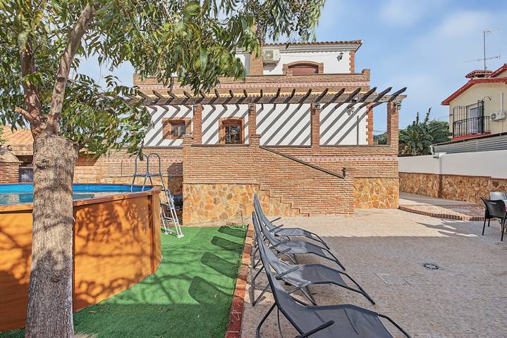 Villa 'Aranda' mit Bergblick, WLAN und Klimaanlage in Alhaurín de la Torre, Costa del Sol