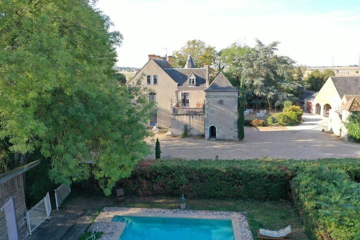 Location de vacances pour 30 personnes, avec Balcon et Terrasse ainsi que Jardin et Piscine à Messas