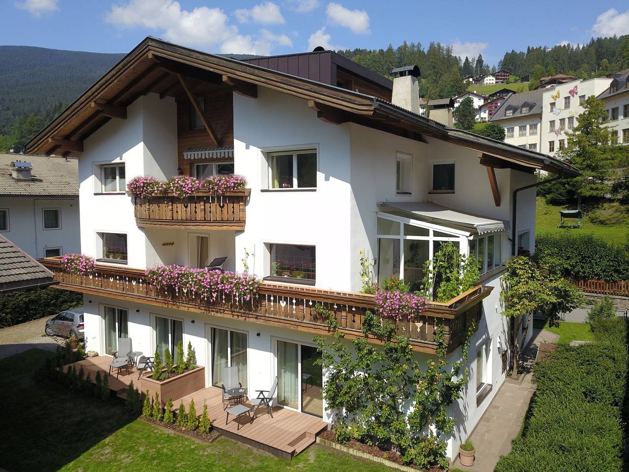 Ganze Wohnung, Brandneue Ferienwohnung "Sella - Montblanc" mit Wlan, Terrasse und Garten in St. Ulrich in Gröden, Dolomiti Superski