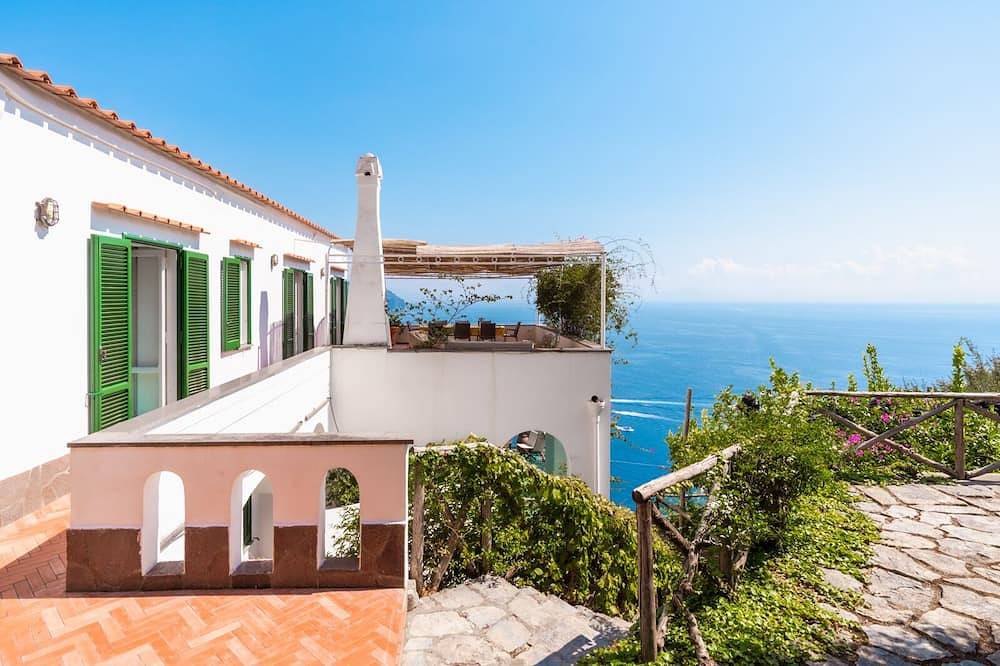 Villa for 8 Guests in Amalfi, Amalfi Coast