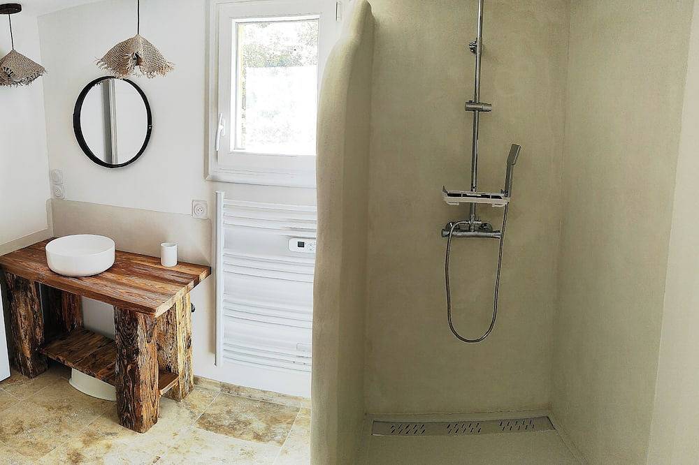 Geheel appartement, Unusual accommodation T3 in Saint-Mitre-les-Remparts, Istres en omgeving