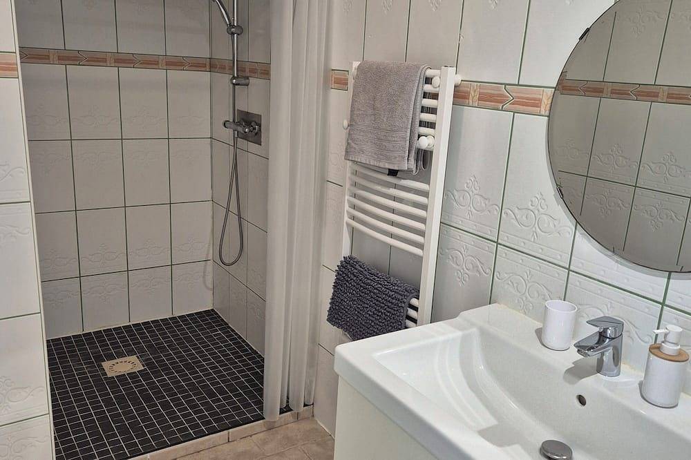 Entire apartment, Apparently T2 in Brigueuil, Charente