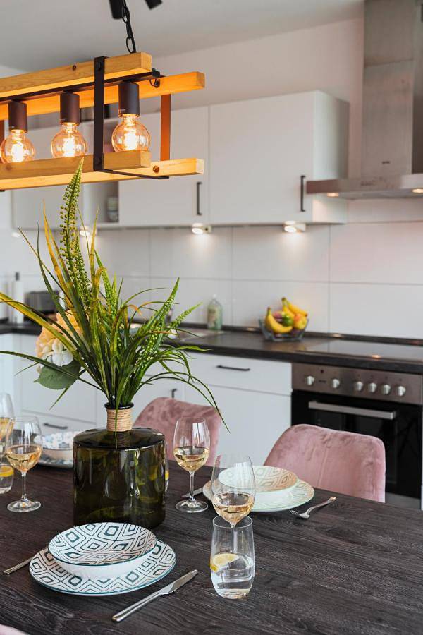 Ferienwohnung für 4 Personen, mit Balkon und Terrasse sowie Seeblick und Ausblick