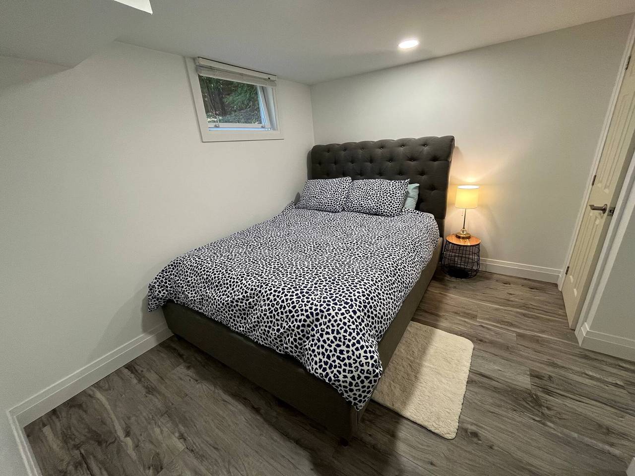 Adorable 1 Bedroom Suite With Kitchen & Fireplace in Region of Waterloo