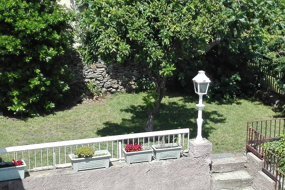 F3 Paisible au Cœur d’un Village en Bord de Mer - Parking Privé in San-Martino-di-Lota, Cap Corse