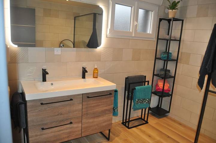 Location de vacances pour 6 personnes, avec jacuzzi et terrasse ainsi que sauna et jardin, animaux acceptés à Saint-Nabord - 4