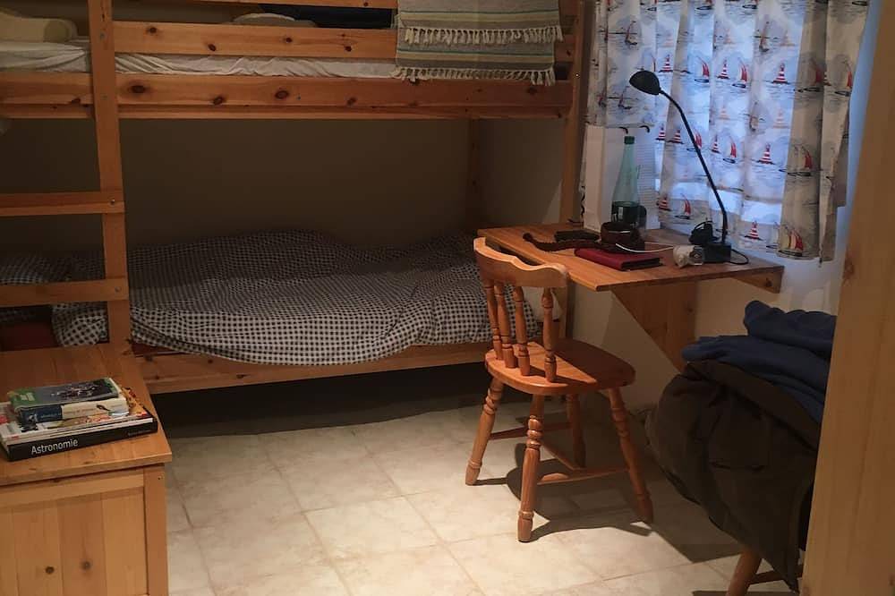 Quiet country property in the heart of nature 5 minutes from the beach in Plomeur, Côte de Cornouaille