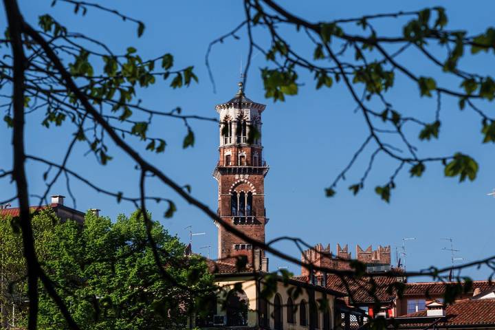 Apartamento inteiro, Apartamento 'Bloom' com Wi-Fi e Ar Condicionado in Centro Storico di Verona, Verona