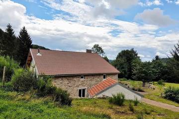 Gîte pour 6 personnes, avec jardin à Saint-Bresson