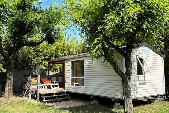 Mobil home pour 4 personnes, avec terrasse et piscine à Saint-Rémy-de-Provence - 2