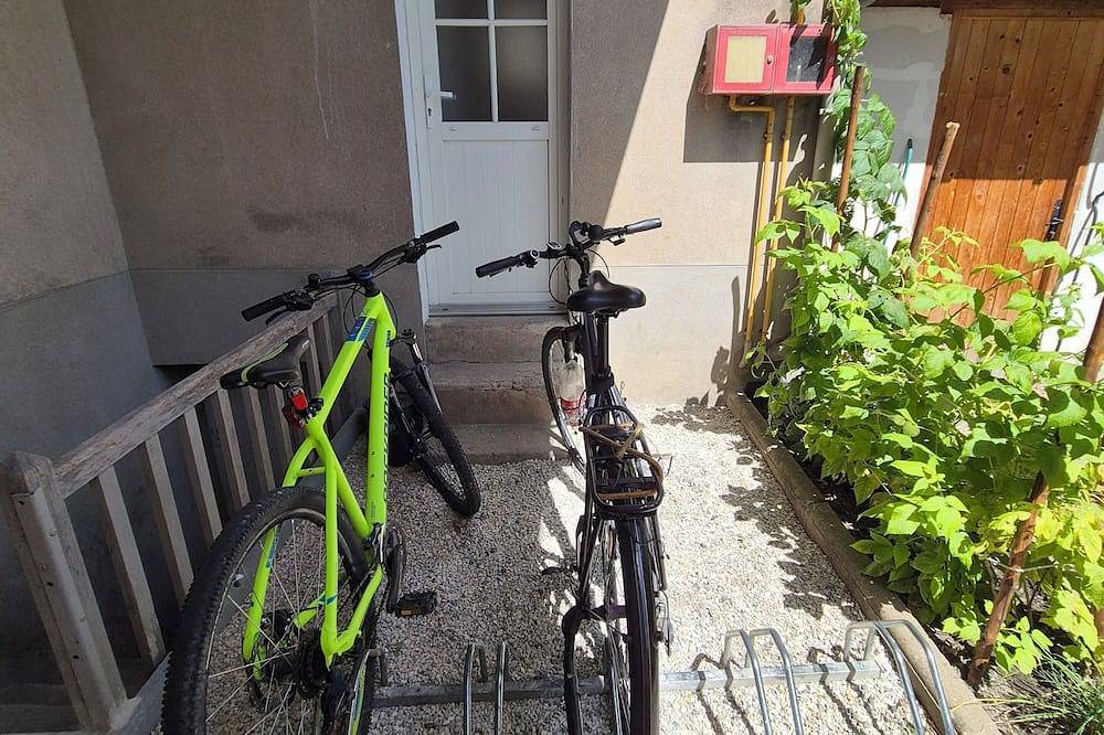 Ganze Wohnung, 🌿 Bright Studio with Courtyard • Near Train Station & Tram in Tours, Tours und Umgebung