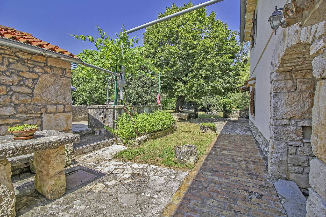 Holiday house Filip * large plot with garden, private pool, free Wifi in Istria