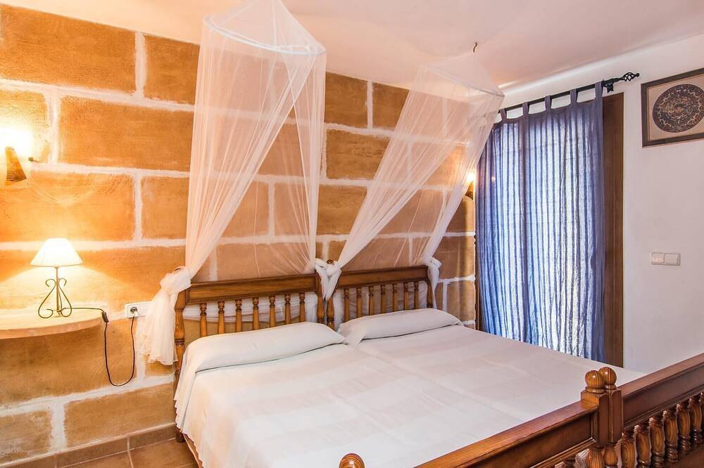 Awesome home in Shorta with private swimming pool, can be inside or outside in s'Horta, Felanitx