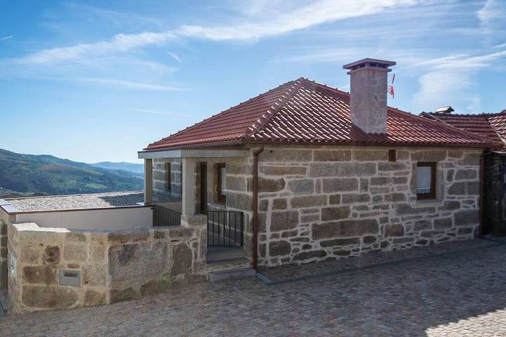 Gîte pour 5 personnes, avec jardin et terrasse, animaux acceptés