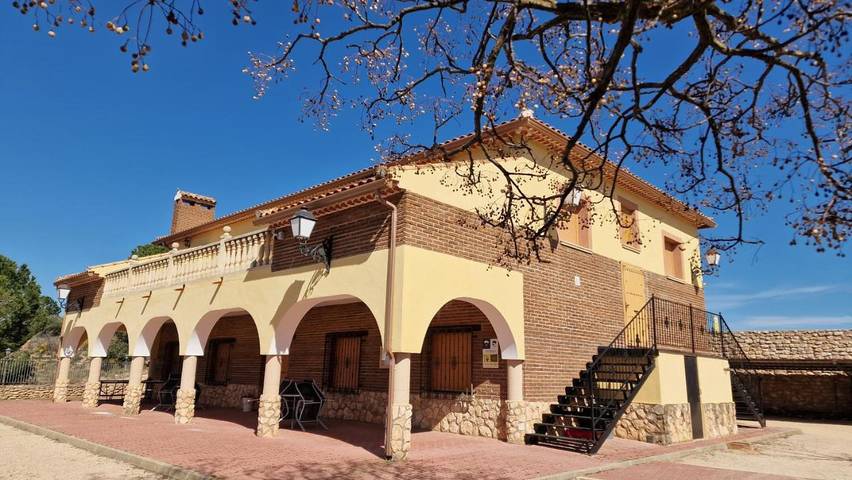 Casa de vacaciones para 25 personas, con Balcón y Terraza además de Jardín y Vistas en Manchuela Conquense - 2