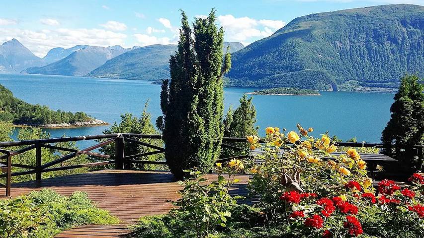 Ferienhaus für 13 Personen, mit Sauna und Garten sowie Whirlpool in Tingvoll