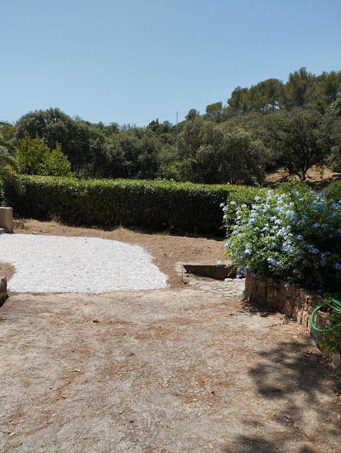Gîte pour 4 personnes, avec vue et jardin dans Plage D Aigue Bonne - 4