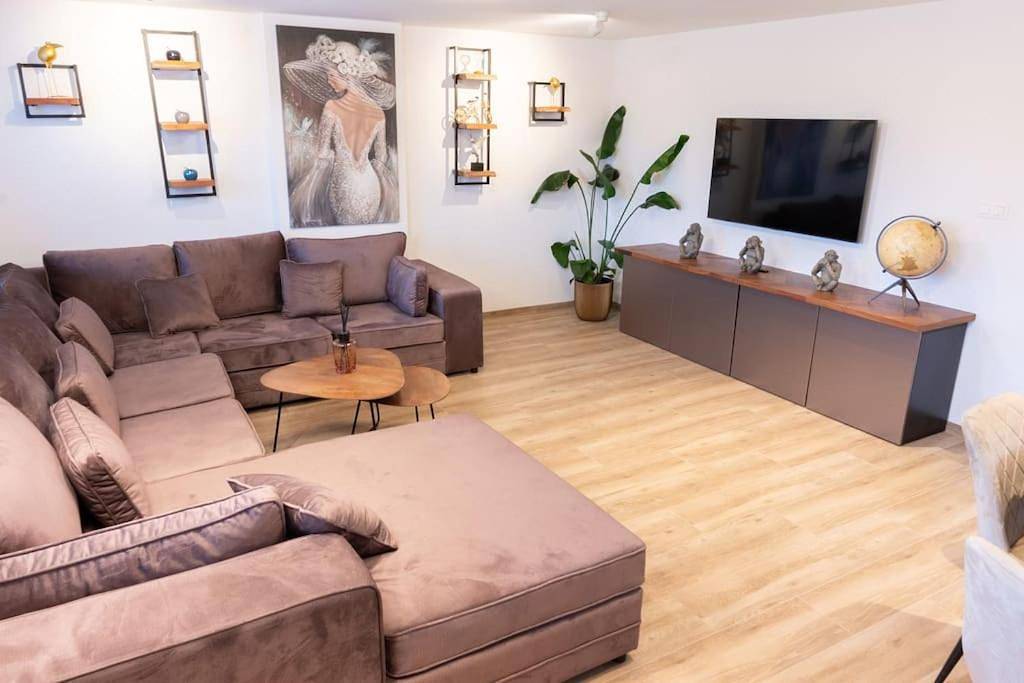 Appartement entier, Stijlvol appartement met jacuzzi & sauna in Herck-la-Ville, Région de Hasselt