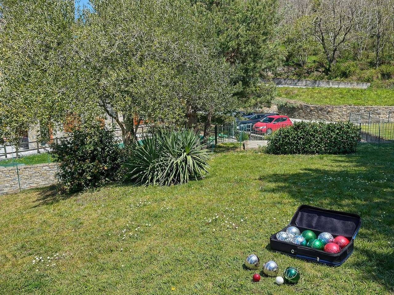 Ganze Wohnung, Paradiso Sole Garten-Ferienwohnung mit Pool in Vestreno, Valvarrone