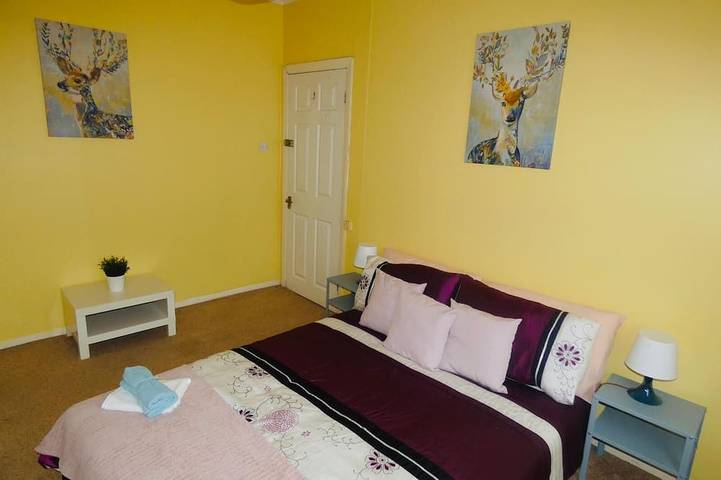 Clean & Cosy 3 Bed House with Free Pvt Parking in Borough londonien de Croydon, Londres