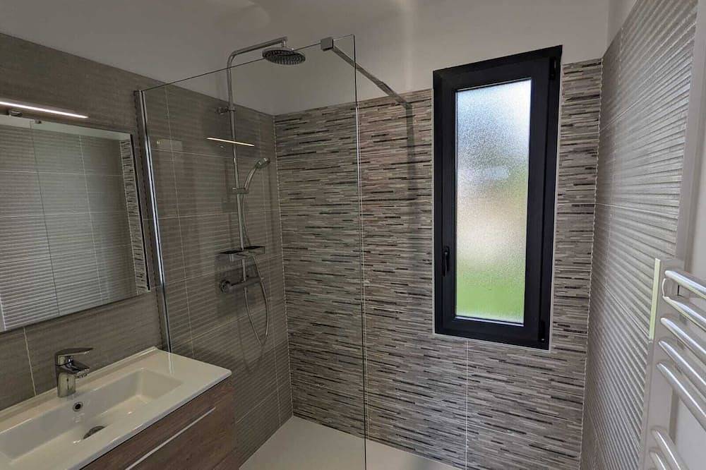 Maison moderne à 150m Océan plages avec piscine chauffée et wifi in Saint-Palais-sur-Mer, Côte de Beauté