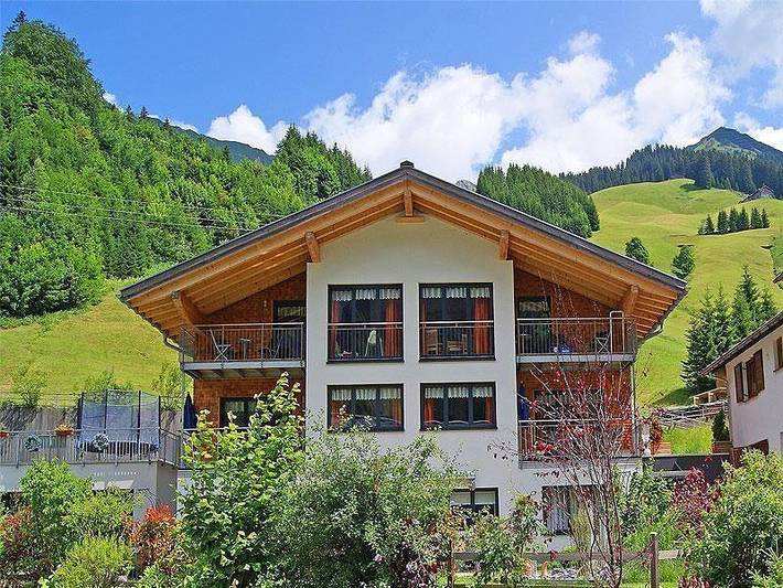 Ferienwohnung für 4 Personen, mit Sauna und Whirlpool sowie Terrasse und Garten, mit Haustier in Schröcken
