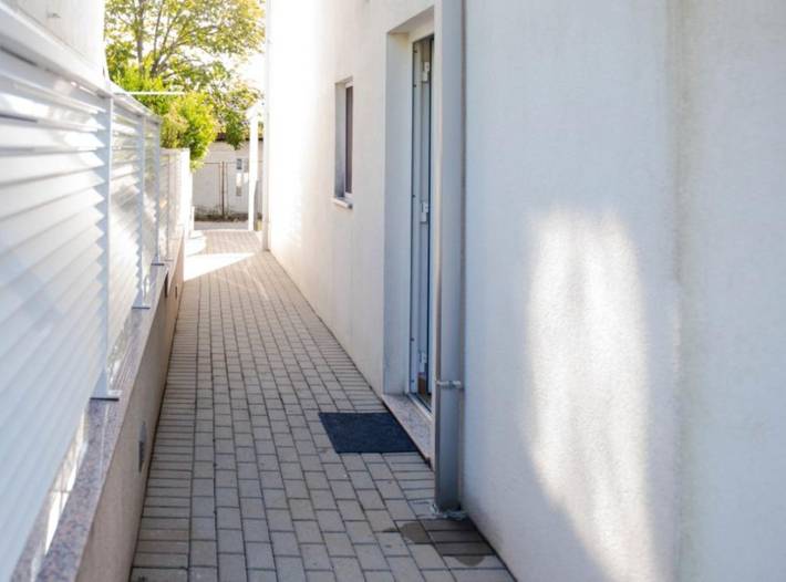 Apartament wakacyjny dla 4 osób, z balkon i widok na ocean w Zaostrog