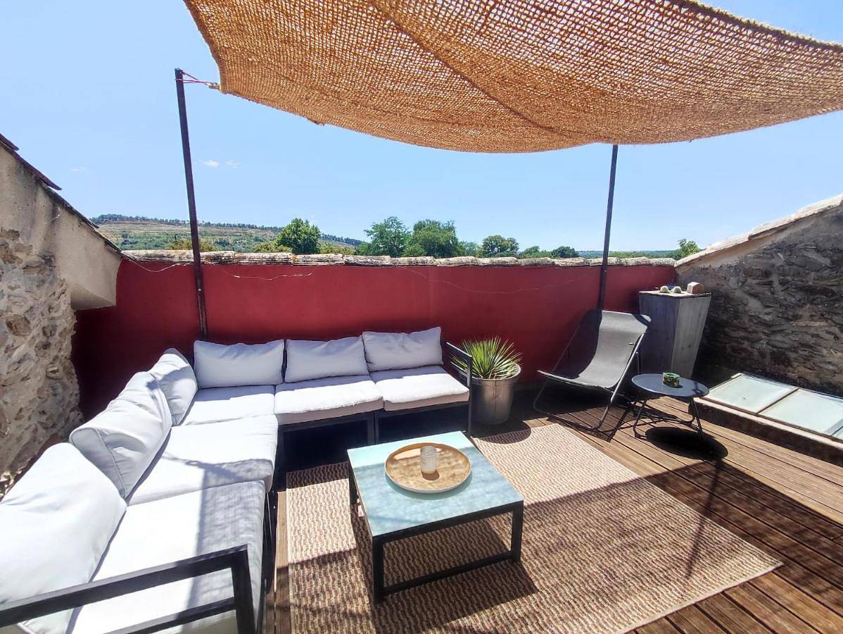 Appartement entier, Appartement climatisé avec belle terrasse à 10 min d'Uzès in Vallabrix, Région de Nîmes