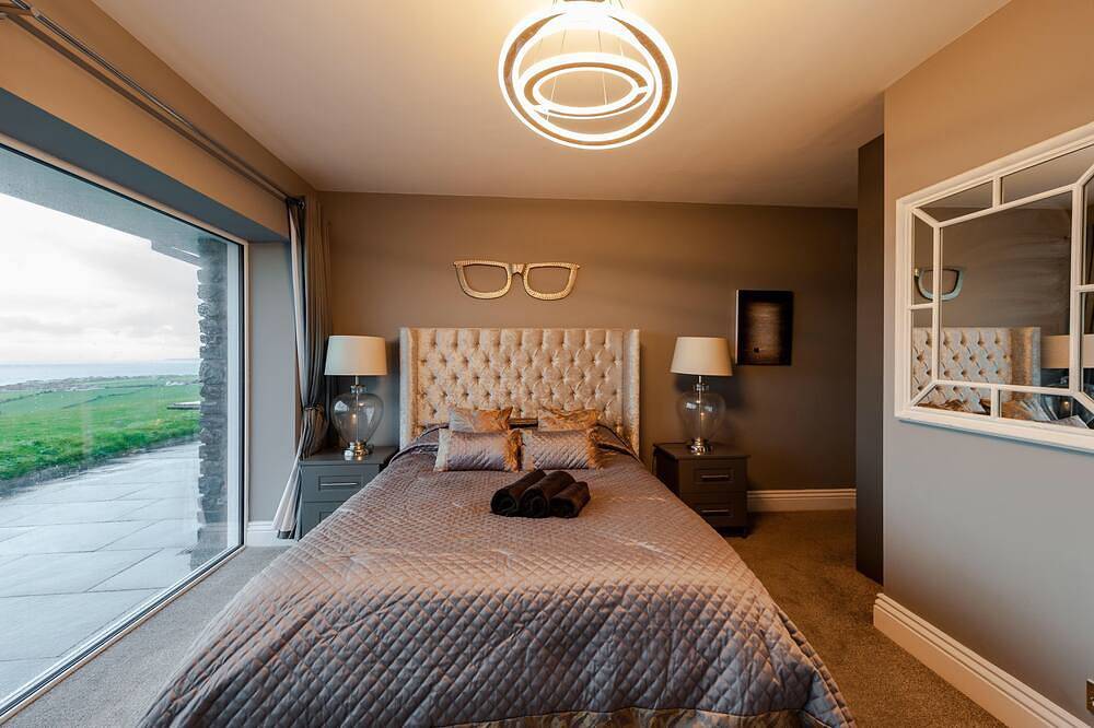 Vista para o mar, kinsale Casa com 6 quartos, 5 banheiros, Gazebo, sala de jogos para crianças, dorme 20 in Condado de Cork