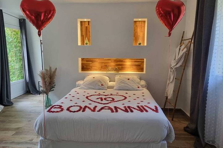 Location de vacances pour 2 personnes, avec jardin et jacuzzi à Saint-Prix (Val-d'Oise)