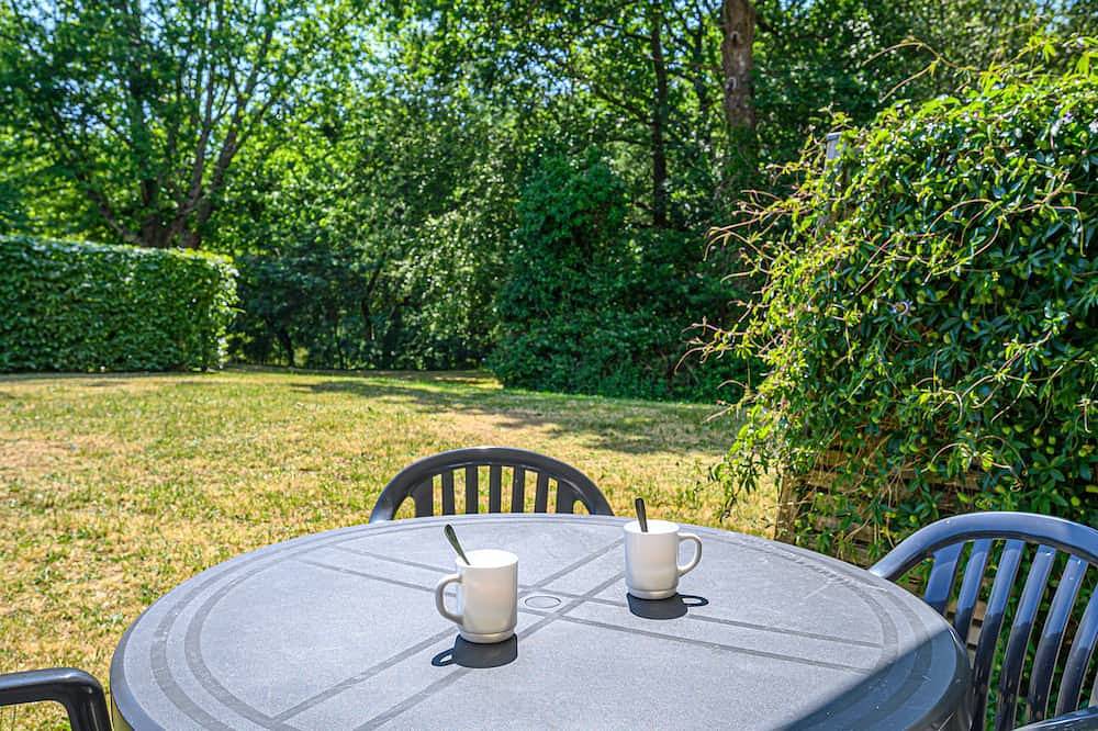 Entire apartment, Cosy T2 à 10 min de la plage | Piscine extérieure in Plescop, Côte des Mégalithes