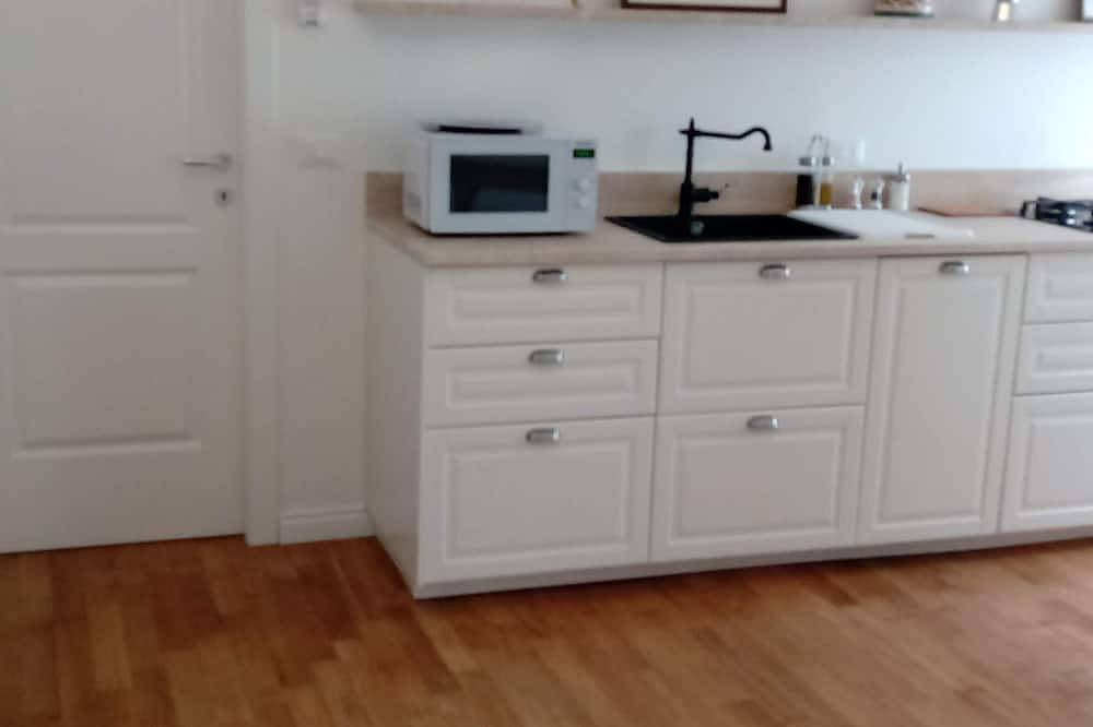 Ganze Wohnung, 2-bedroom, 4-guest apartment in historic area of Trieste in 19th century style in Triest, Karst