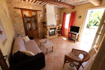 Villa for 4 Guests in Carpentras, Provence, Picture 2