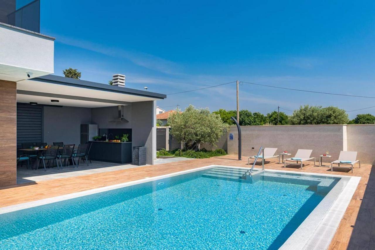 Villa Bellatrix in Fažana with beach front and sea view in Fazana, Südküste Istrien