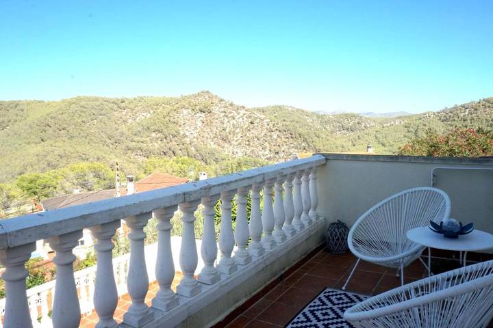 Alojamiento y desayuno para 2 personas, con Balcón y Terraza además de Jardín y Piscina en Garraf