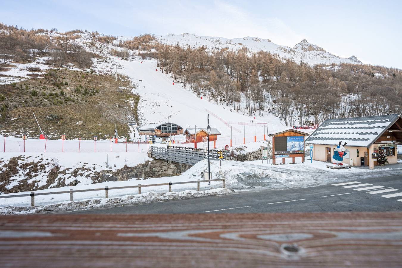 Apartamento entero, Apartamento 'La Source' con vistas a la montaña, terraza privada y Wi-Fi in Valloire, Región de Saint-Jean-de-Maurienne