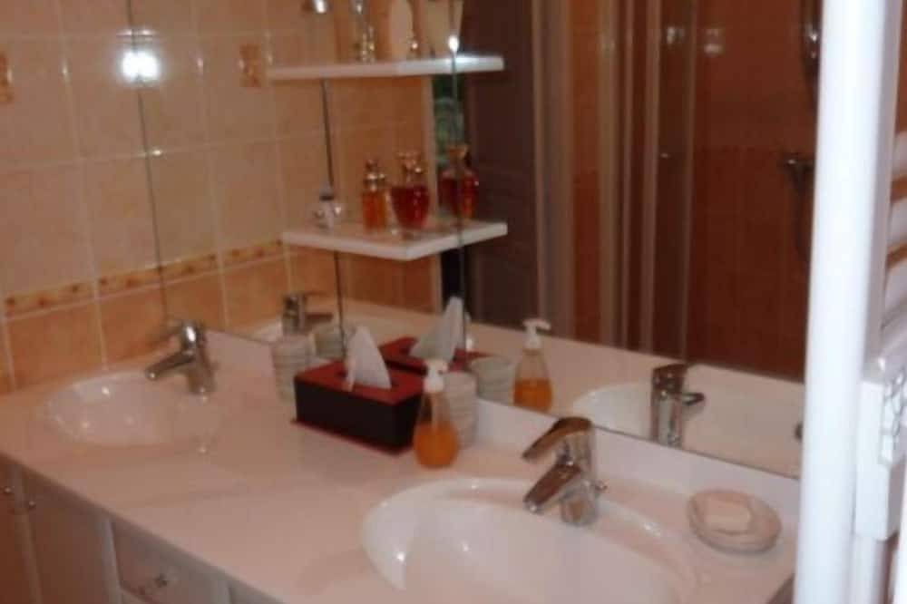 Ganze Wohnung, Seasonal rental studio 30m2 var in Forcalqueiret, Brignoles Region