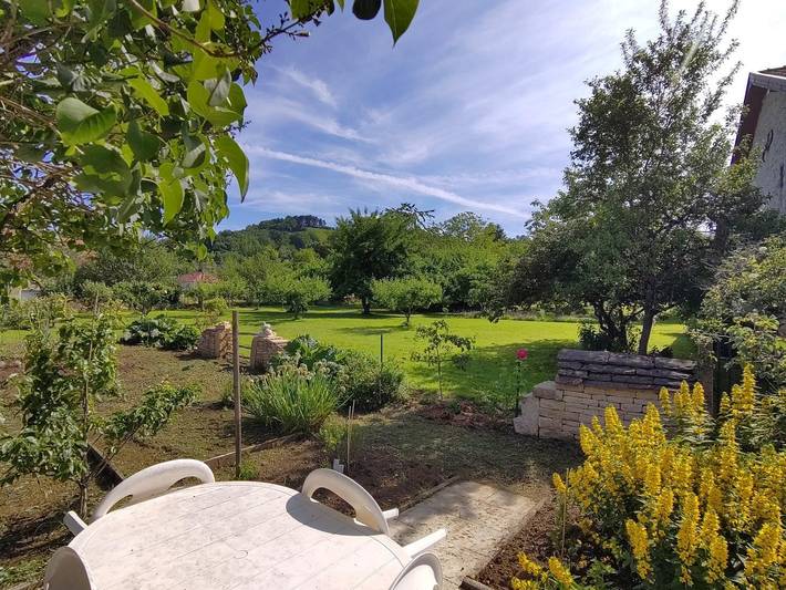 Gîte pour 4 personnes, avec jardin et terrasse à Rahon