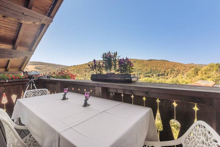 Ganze Wohnung, Apartment „Weiser Hirsch" im Chalet Burgblick in Weilrod, Hochtaunuskreis