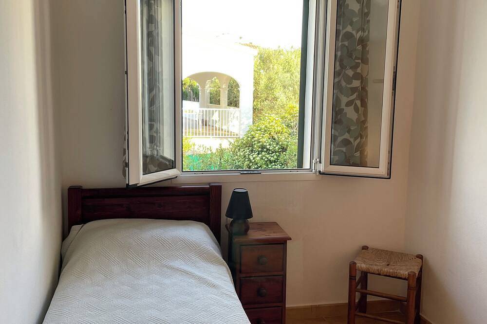 Entire apartment, 3 bedroom apartment with swimming pool in Addaia in Port d'Addaia, Es Mercadal