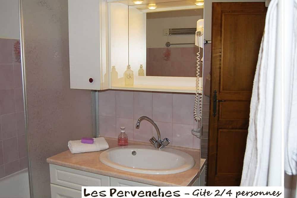 Entire apartment, Les Pervenches, Gite Les Pervenches 2/4 people in Les Villards-sur-Thônes, Annecy region