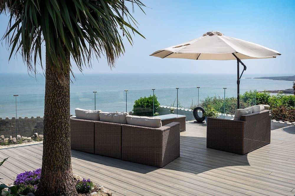 Sea Breezes - sleeps 2 guests in 1 bedroom in Moelfre, Insel Anglesey