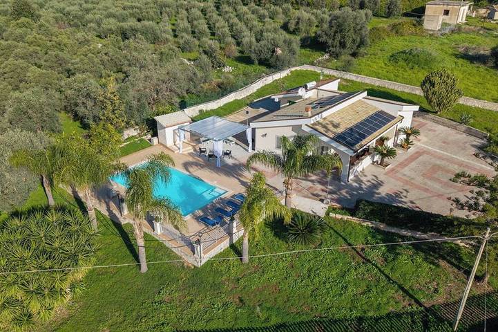 Villa pour 5 personnes, avec jardin et balcon à Floridia