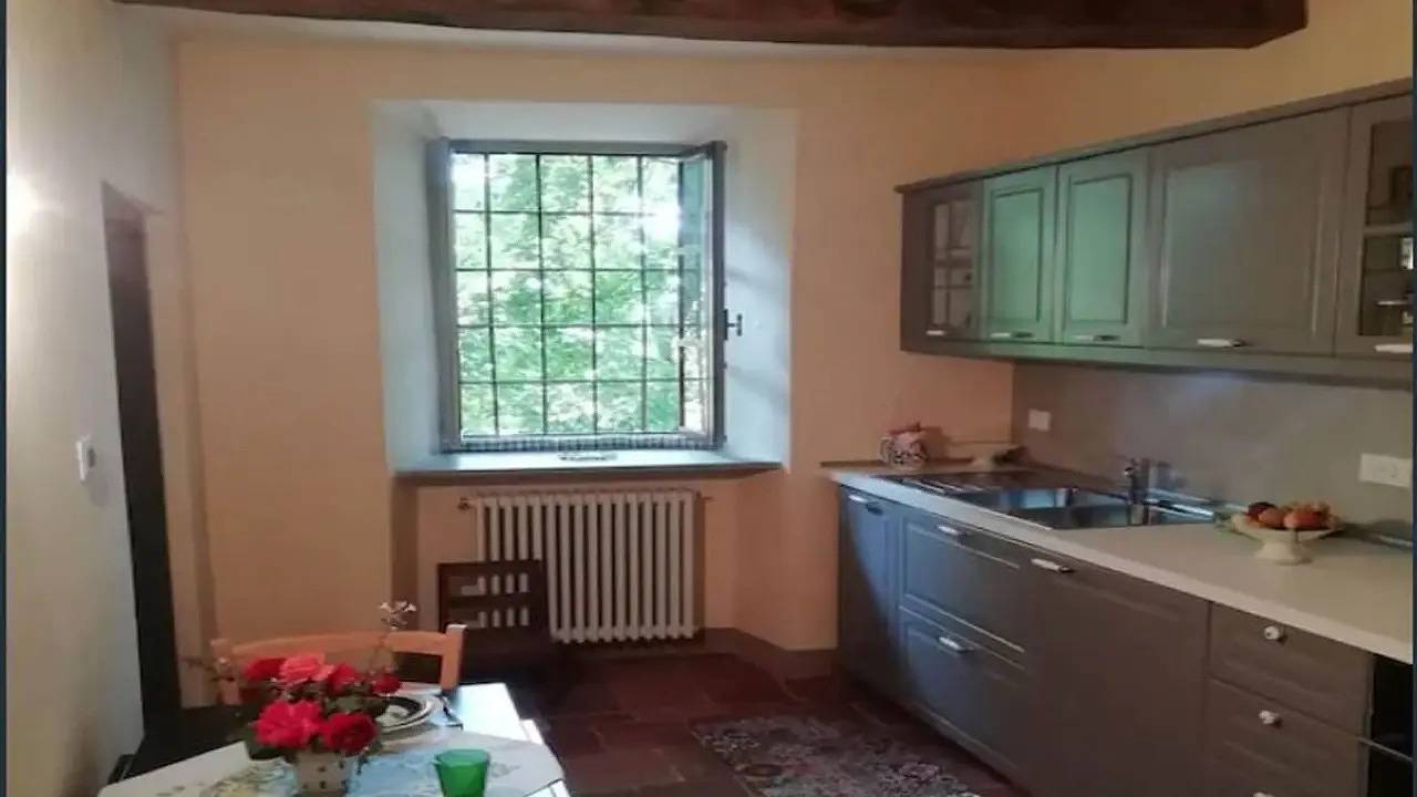 Castello per 5 persone con giardino in Robella, Provincia d'Asti