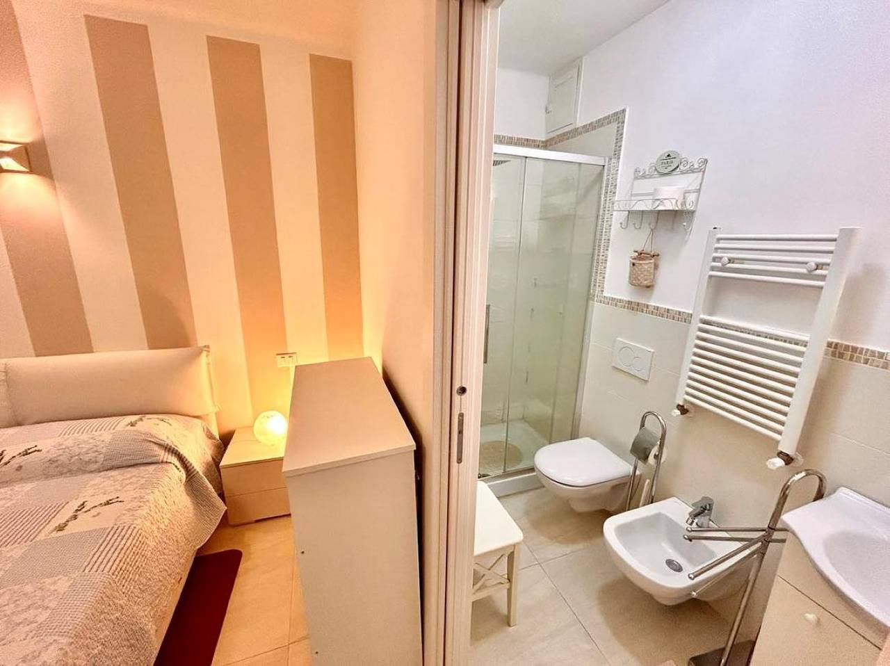 Appartement entier, Nuovissimo bilocale in centro con 2 bagni e Wi-Fi in Numana, Riviera del Conero