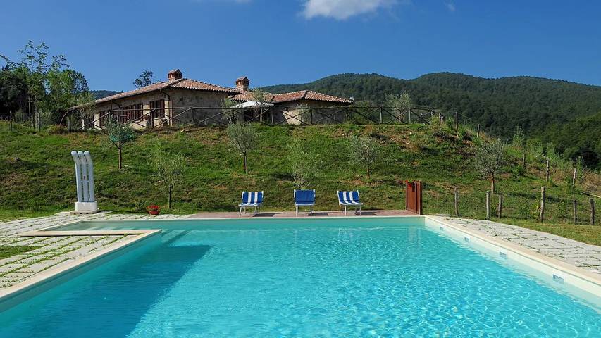 Agriturismo per 5 persone, con giardino e piscina a Passignano sul Trasimeno