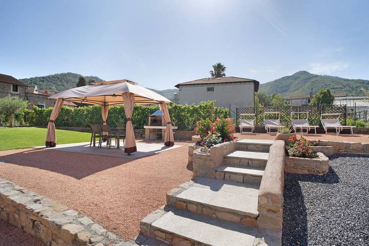 Agriturismo per 4 persone, con Giardino a Alassio
